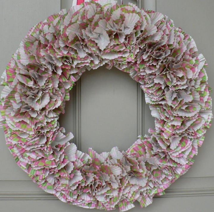 Cupcake Holder Easter Wreath.