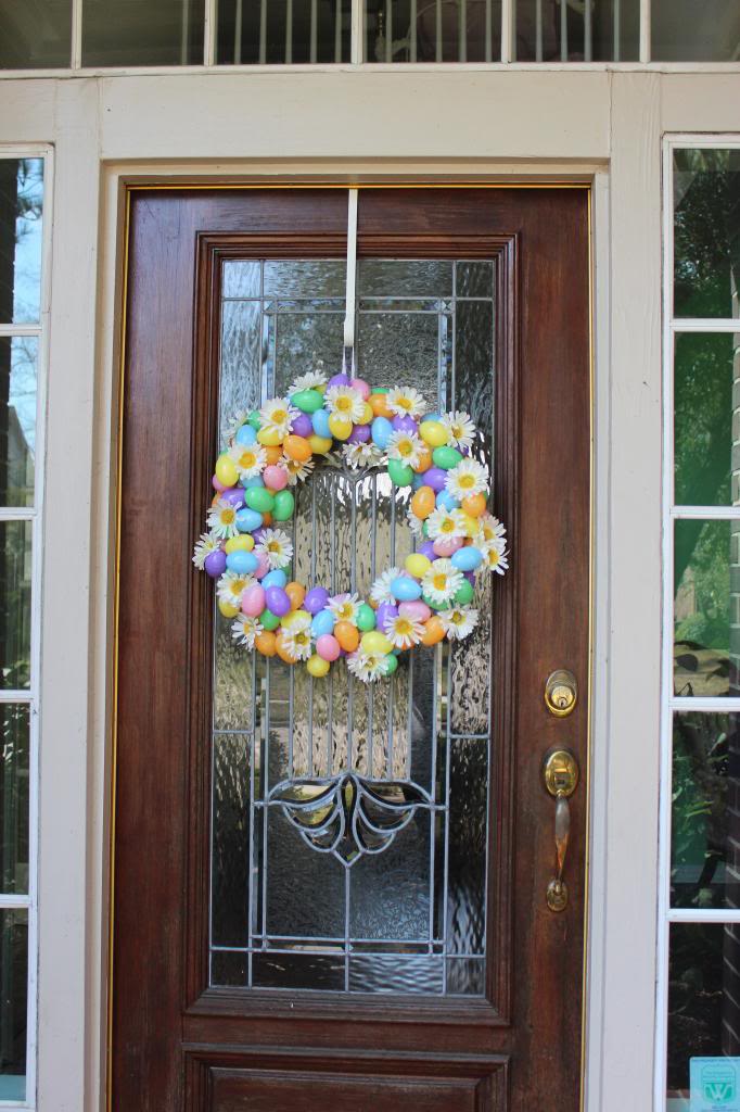 DIY Creative Easter Wreath.
