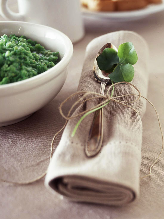 Irish Inspired Napkin Decor .