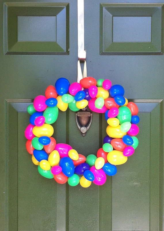 Super cheap DIY Easter wreath.