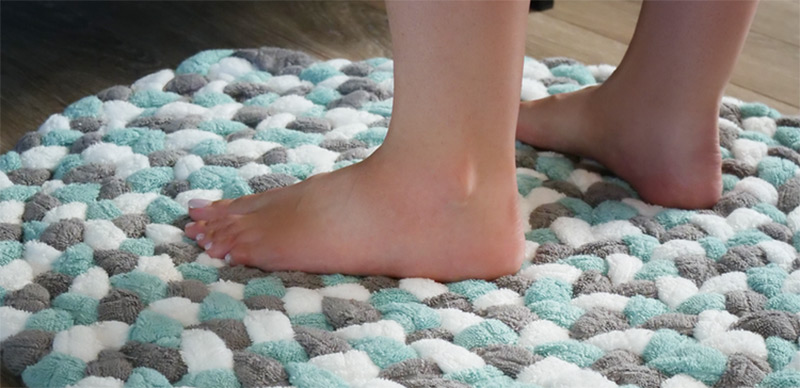 Braided DIY Bathroom Mat.