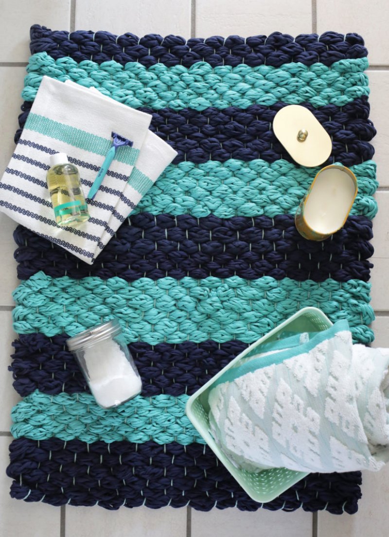 DIY Chunky Woven Bath Mat.