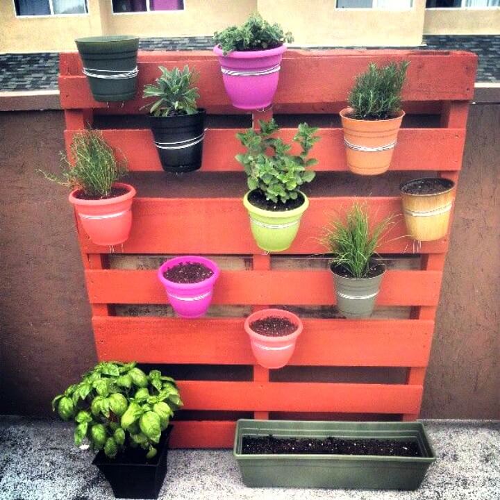 DIY Vertical Pallet Garden.