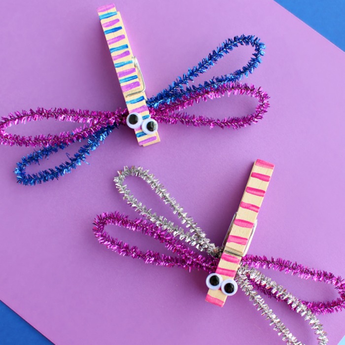 Dragonfly clothespins are colorful.