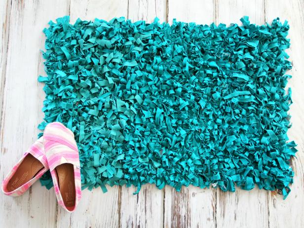 Fuzzy DIY Bathroom Mats.