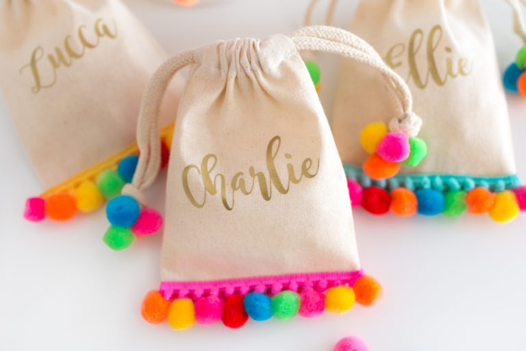 No Sew Pom Pom Bag. Party Favor Bag Ideas