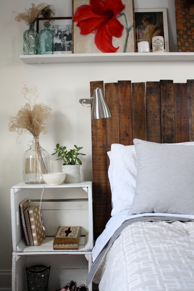 Create your own pallet headboard.