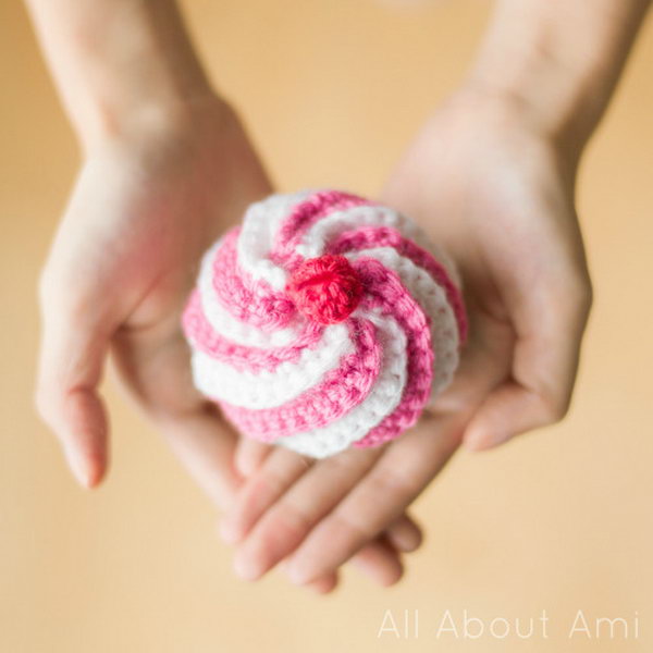 Cute Crocheted Swirly Cupcake.