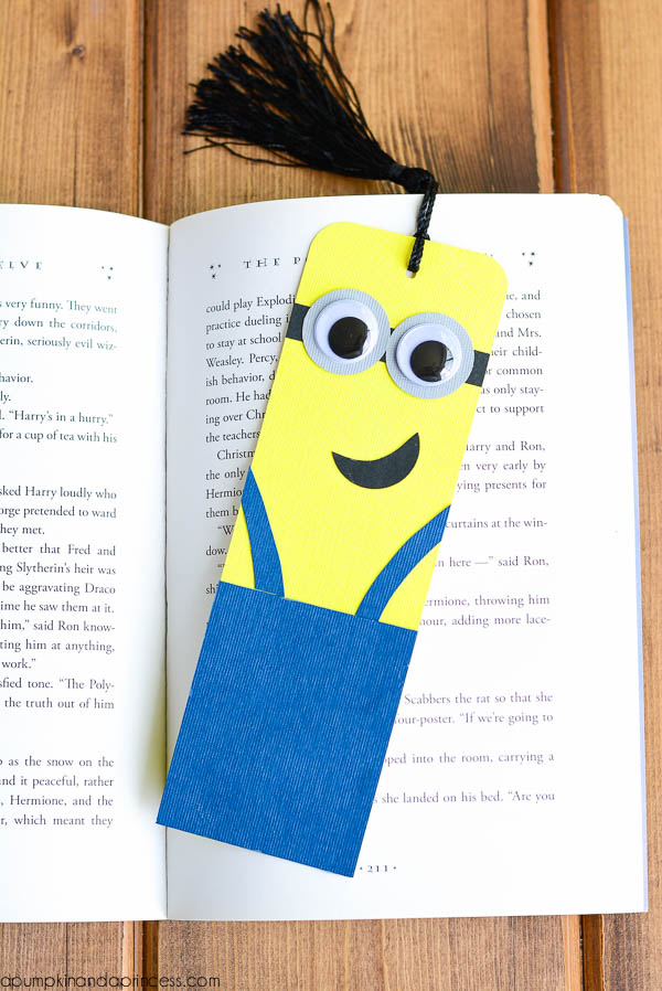 Cute Minions Bookmark.
