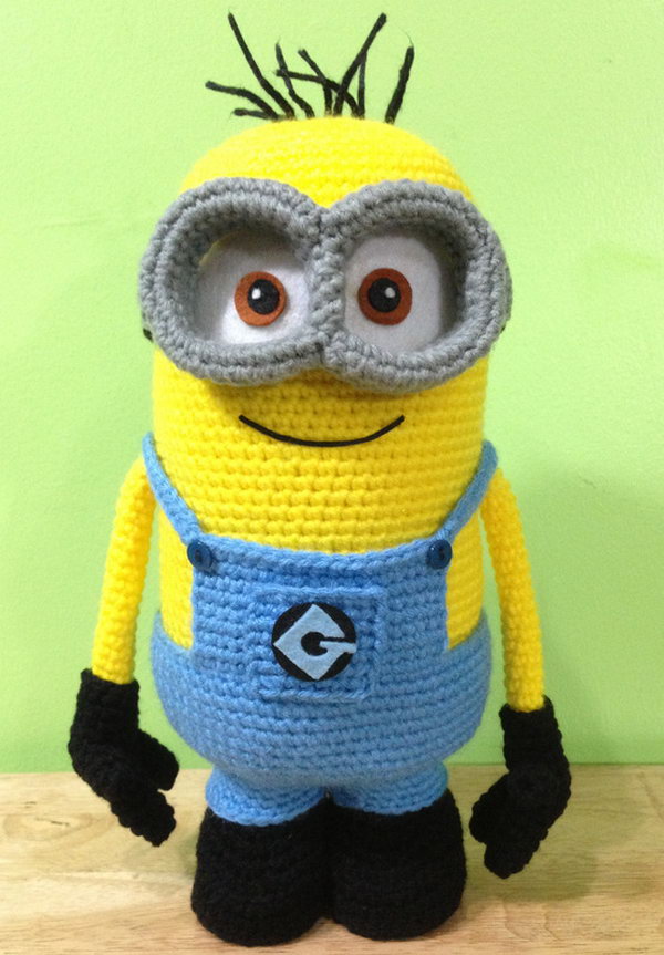 DIY Crochet Minion.