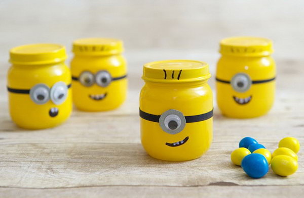 DIY Minion Mason Jars.