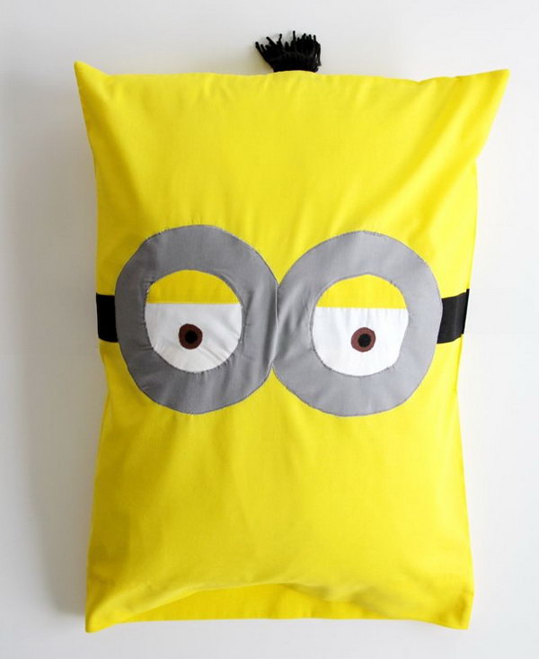 DIY Minion Pillowcase.