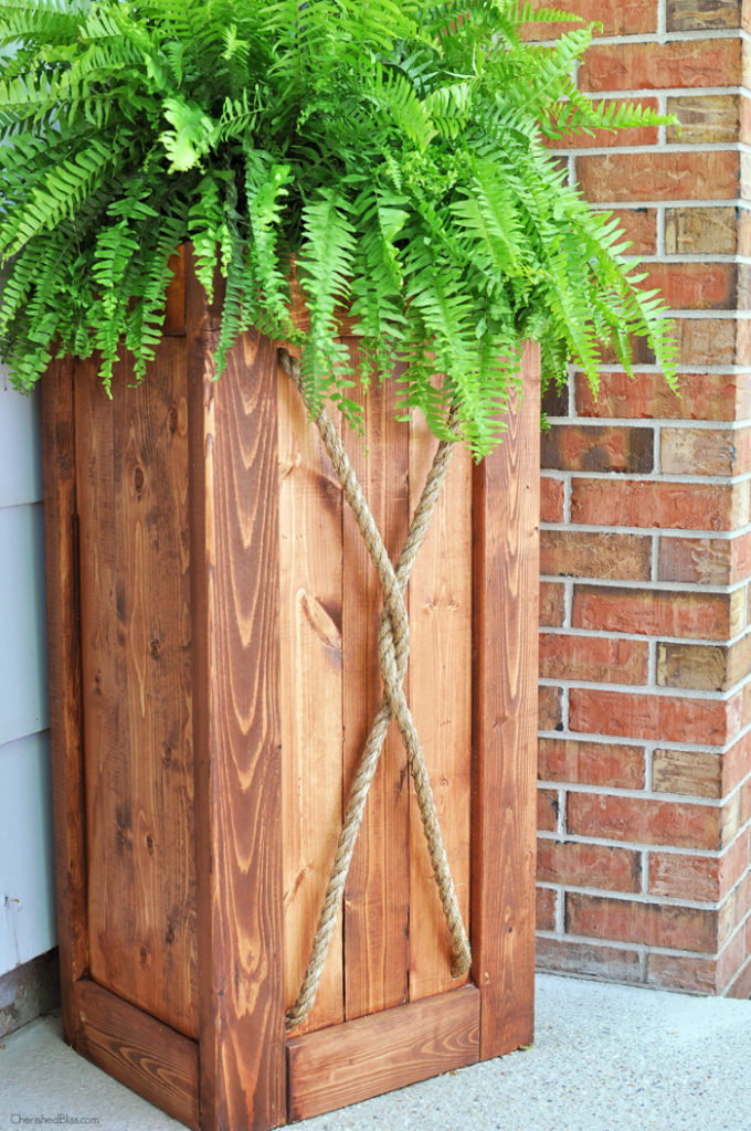 DIY Wooden Planter With Rope Detail. DIY Home Decor Ideas