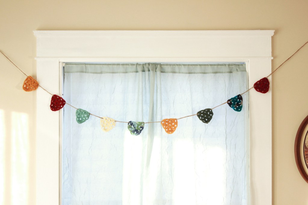 Easy crochet bunting.