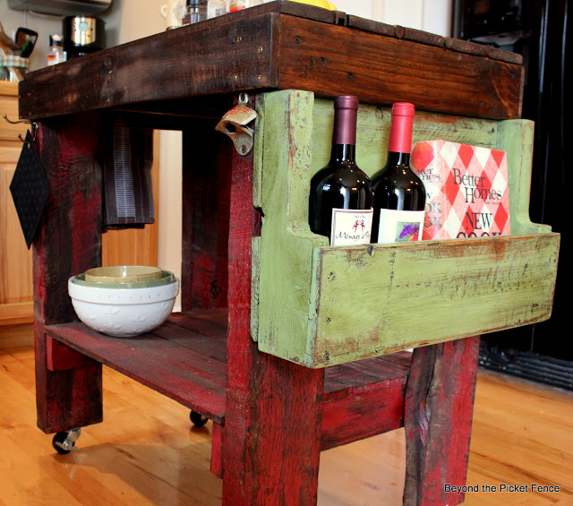 Great rustic piece of furniture.