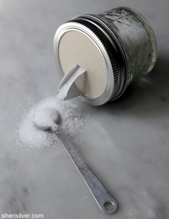 Turn your mason jar into a dispenser for spices.