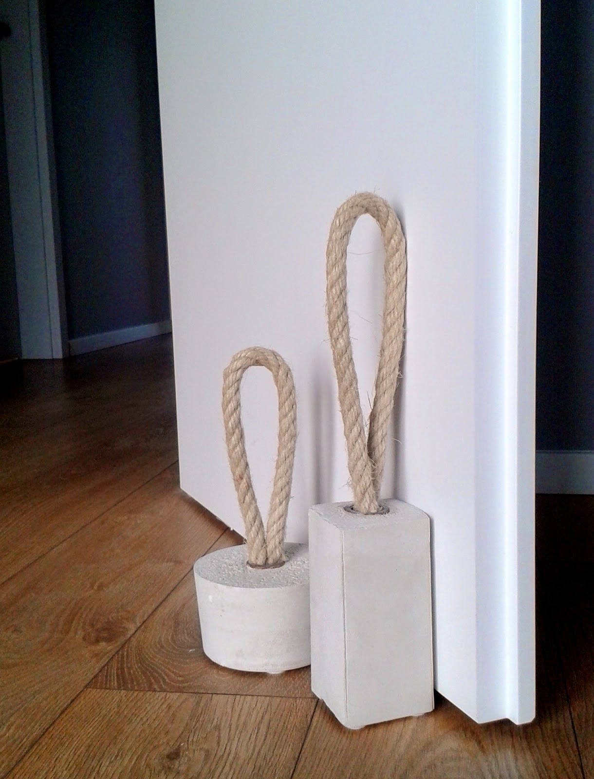 Use concrete and rope to make chic-looking door stops.