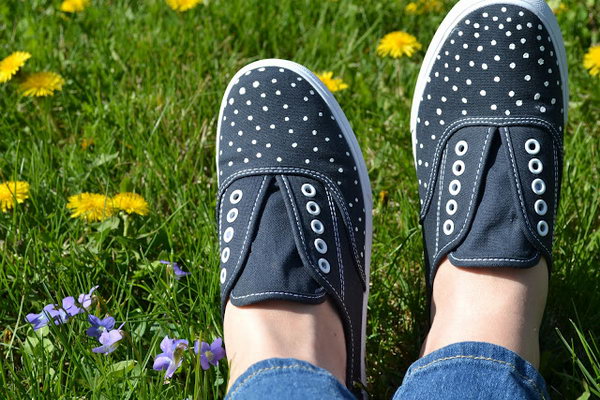 DIY Polka Dot Sneaks.