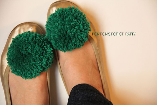 DIY Pom Pom Shoe Clip.