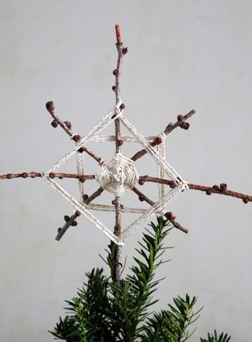 A giant snowflake for the top of your Christmas tree.