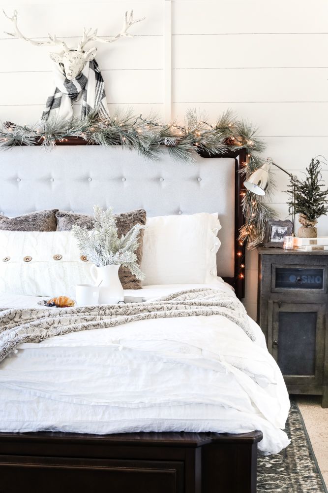 Beautiful White Christmas Bedroom Decor.