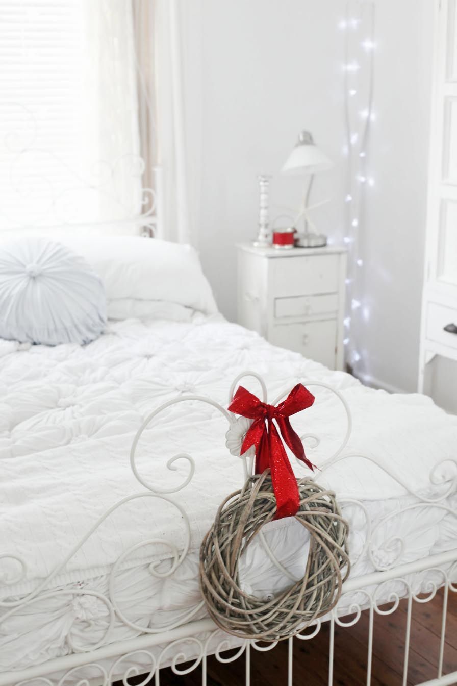 Coastal Christmas Bedroom Decor.