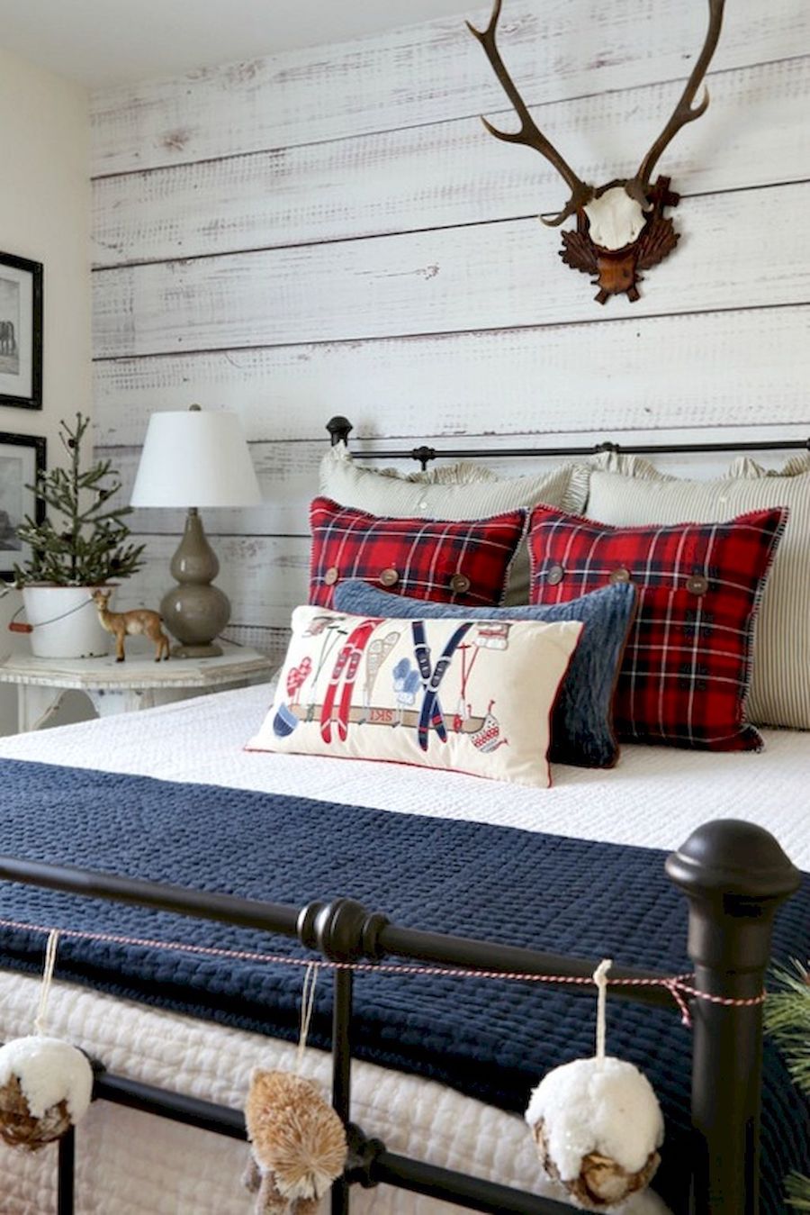 Farmhouse Christmas Bedroom Decor.