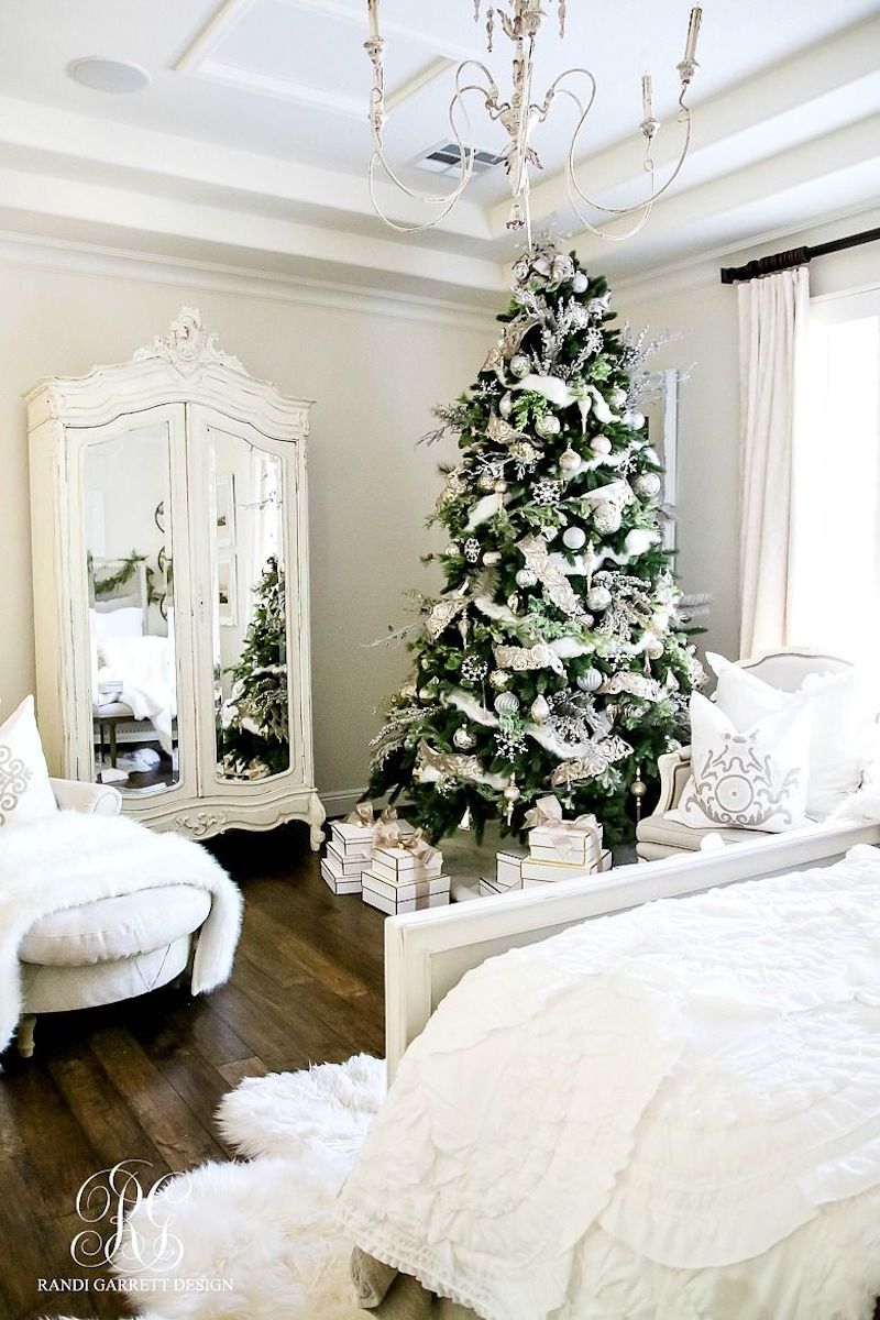 French Country Christmas Tree Bedroom Decor.