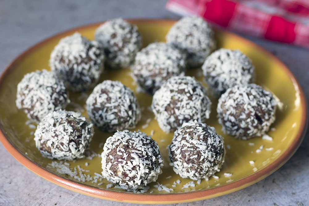 Healthy Christmas snowballs by Sneaky Veg