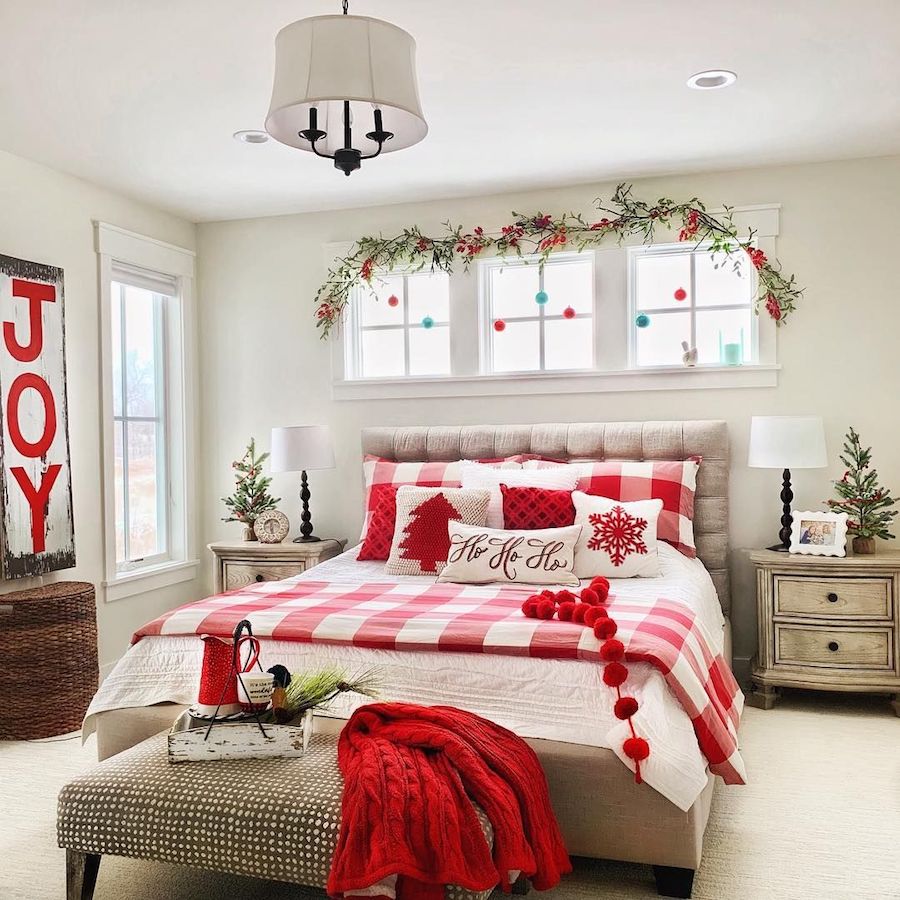 Red, White and Green Classic Christmas Bedroom Decor.