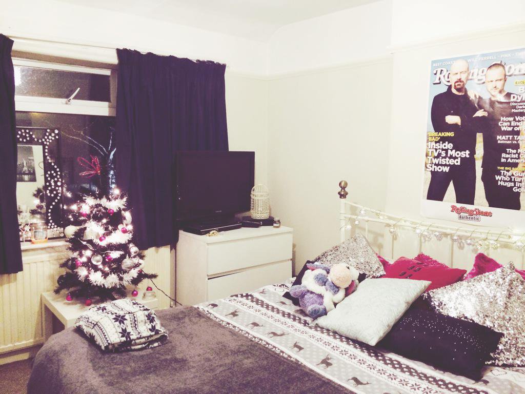 Tidy bedroom ready for christmas.