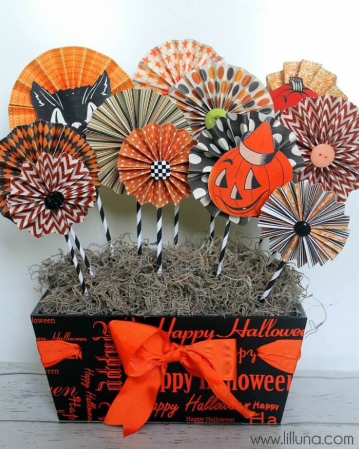 Halloween Paper Centerpiece.