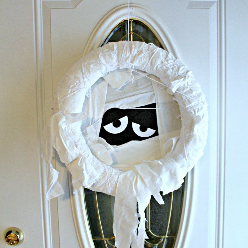 Toilet Paper Mummy Wreath. Halloween Party Decoration