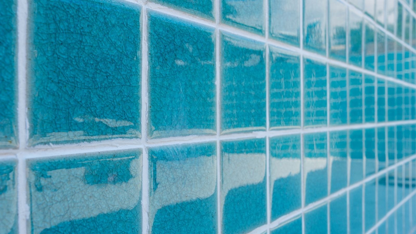 Benefits of hiring a swimming pool contractor